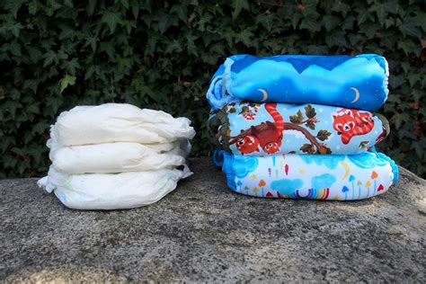 Ilustrácia porovnávajúca množstvo odpadu z jednorazových a látkových plienok