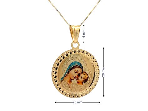 Kmotra s dieťaťom pri krstinách