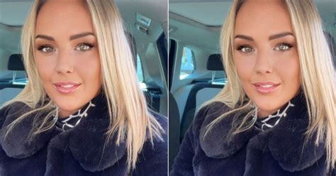 Žena sledujúca svoje telo