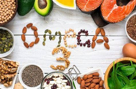Infografika znázorňujúca význam omega-3 mastných kyselín, zdroje bielkovín a hlavné rozdiely medzi eskimáckou a stredomorskou ditou