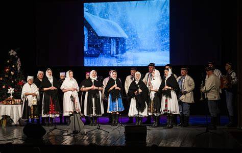 Slovenská rodina počas Vianoc spieva Búvaj, dieťa krásne