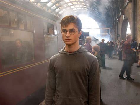 Stravovanie v Harry Potter svete: kšaľby a kulinárske čaro vo svete čarodejníkov