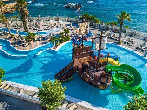 Star Beach Village - all inclusive s aquaparkom a viacerými bazénmi.