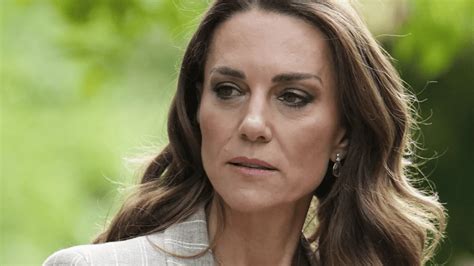 Infografika: Životný postup Kate Middleton od detstva po korunováciu