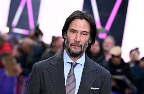 Keanu Reeves: Turbulentné detstvo a životná filozofia ikonickej filmovej hviezdy