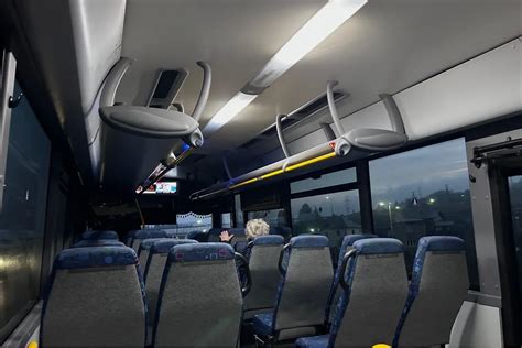 Samostatné cestovanie dieťaťa autobusom: Pravidlá a odporúčania