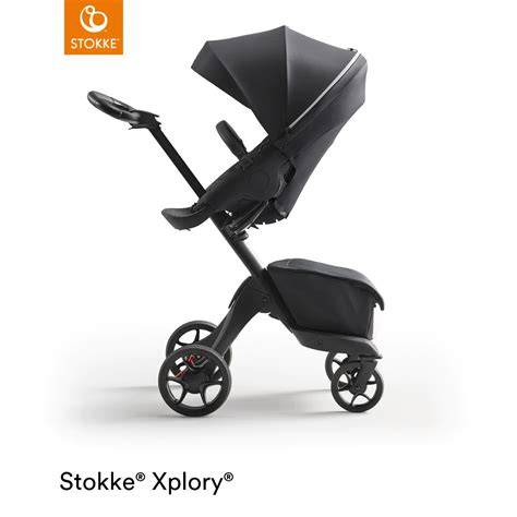 Ilustračná schéma porovnania modelov Stokke Xplory a Xplory X: výška sediacej polohy, polohy opierky nôh a otočného sedadla
