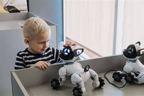 Video: Ako fungujú interaktívne hračky a robotické figúrky