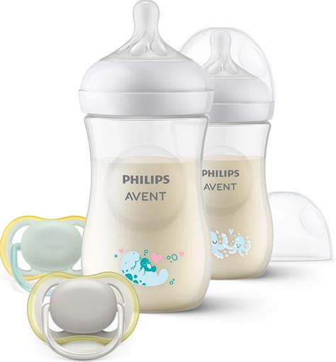 Ilustrácia porovnávajúca dojčenie a kŕmenie z fľaše