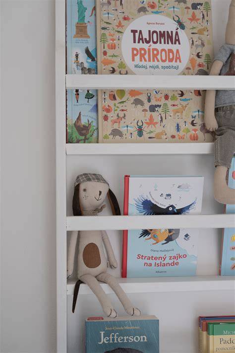 Krtko a jeho kamarátky v detskej izbe s hračkami a ilustráciami