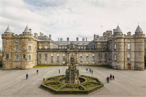 Historická scenéria - Edinburgh a Holyrood Palace