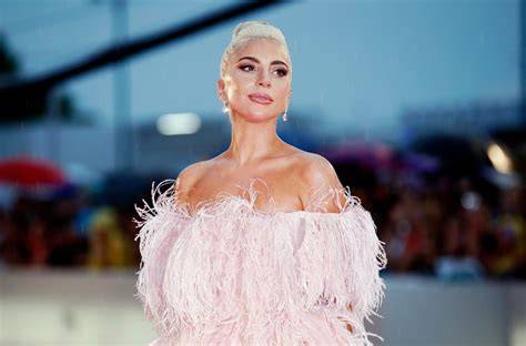 Životopis Lady Gaga: od módnej ikony po oceánsku kariéru filmovej herečky