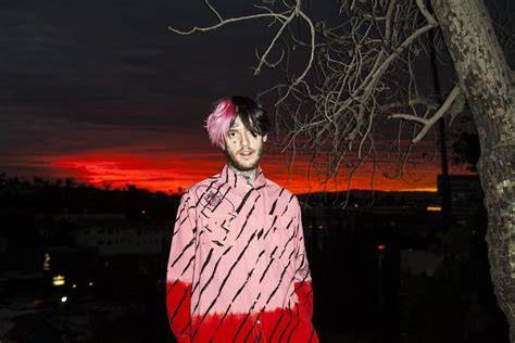 Životopis a kariéra Lil Peep: od raných rokov k ikonickej post-emo rapovej smrti a odkazu