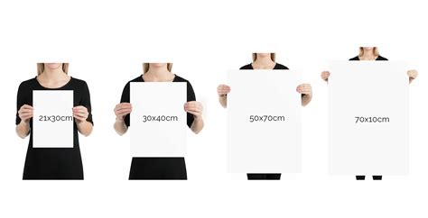 Infografika: Rozdelenie veľkostí a typov bábik Llorens (26 cm, 40 cm, 42 cm, 43 cm) zobrazené s materiálmi a funkciami
