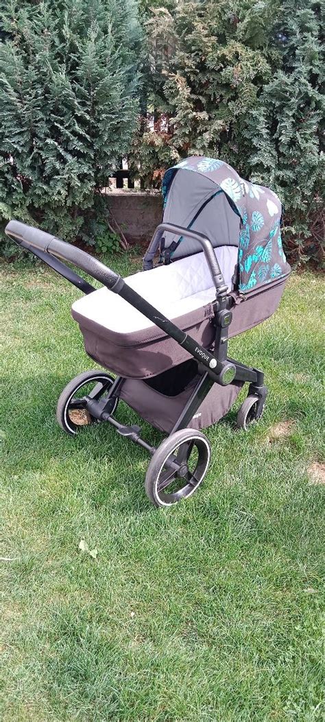 Detail veľkých, odpružených zadných kolies kočíka Zopa Evoque